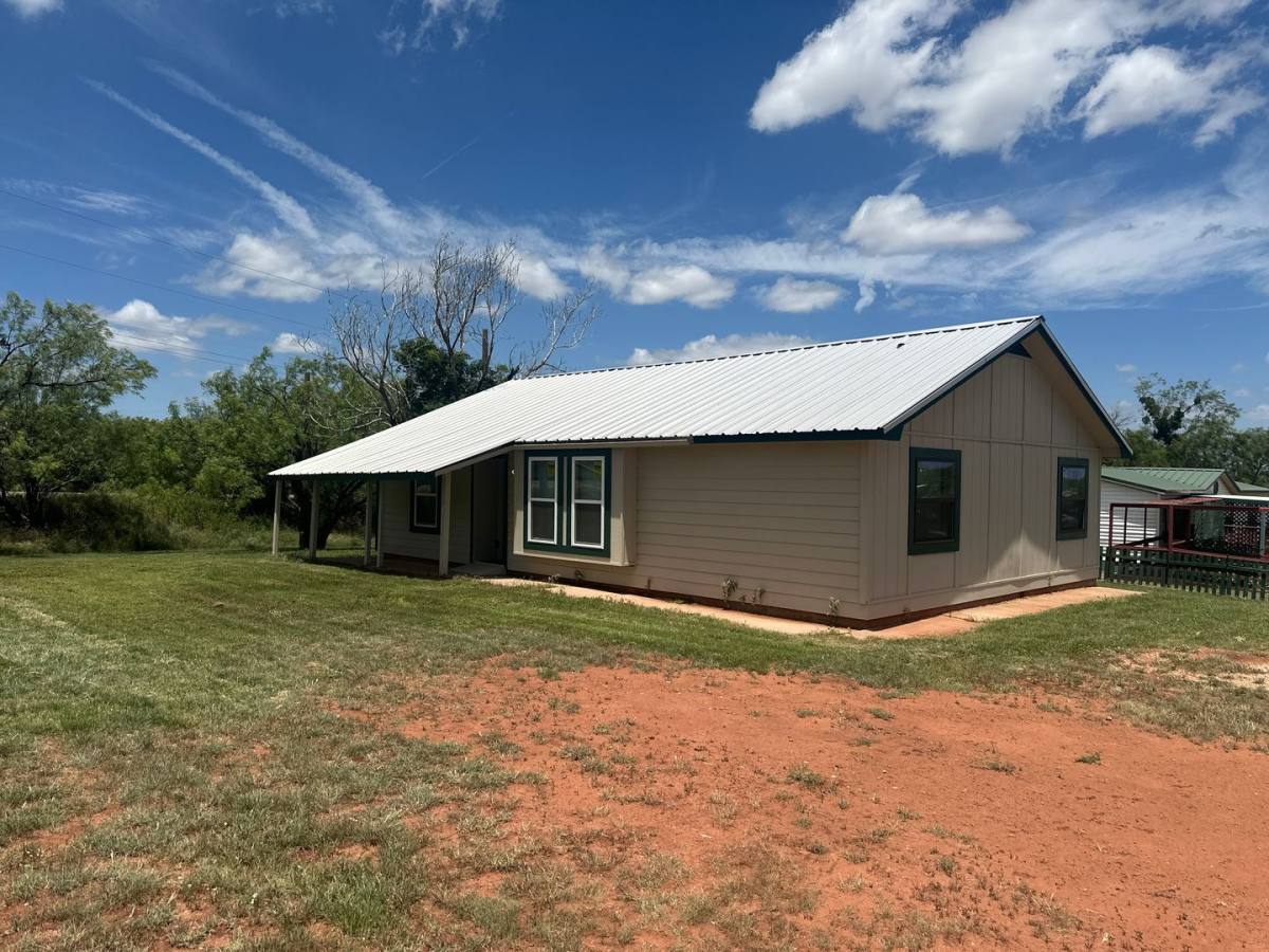 House for rent at 101 Seminole, Tye, TX 79563