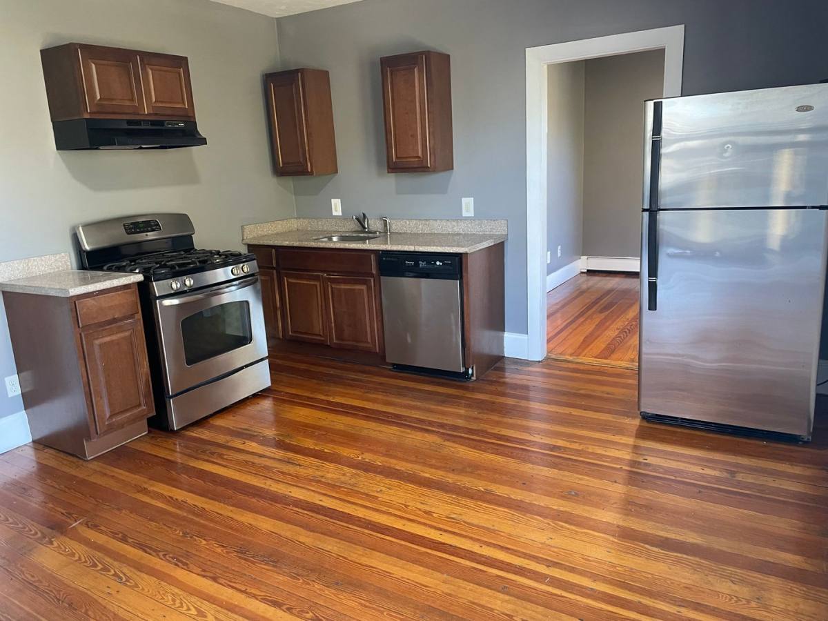 Apartment for rent at 94 Lonsdale Ave Lewis St, Pawtucket, RI 02860
