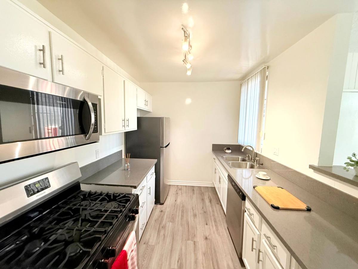 Apartment for rent at 1029 N Ardmore Ave, Los Angeles, CA 90029