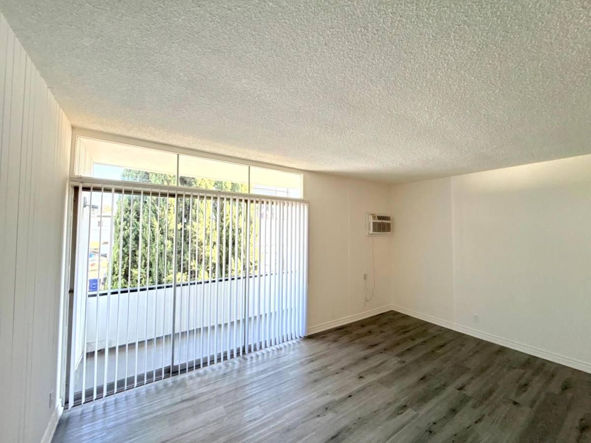 Apartment for rent at 1029 N Ardmore Ave, Los Angeles, CA 90029