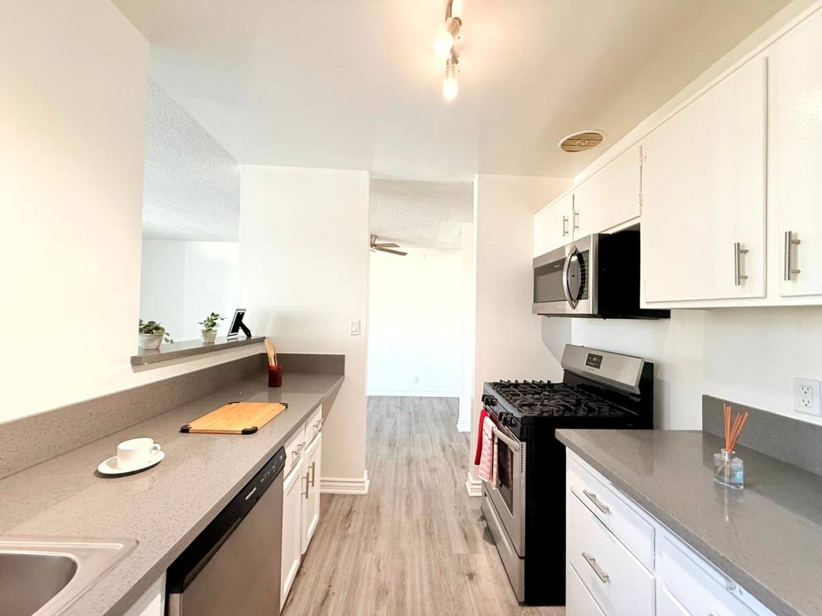 Apartment for rent at 1029 N Ardmore Ave, Los Angeles, CA 90029
