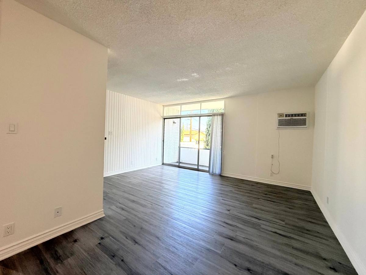 Apartment for rent at 1029 N Ardmore Ave, Los Angeles, CA 90029