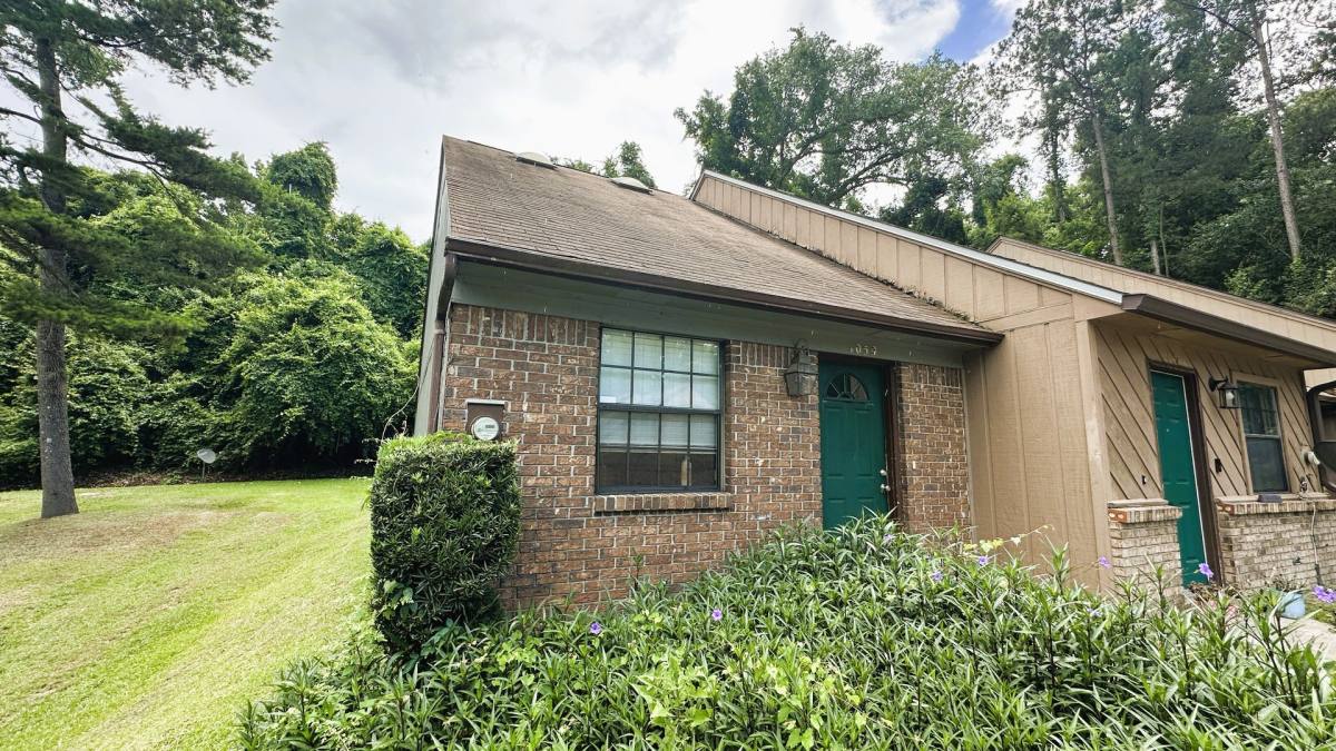 Townhouse for rent at 1059 Ocala Rd, Tallahassee, FL 32304