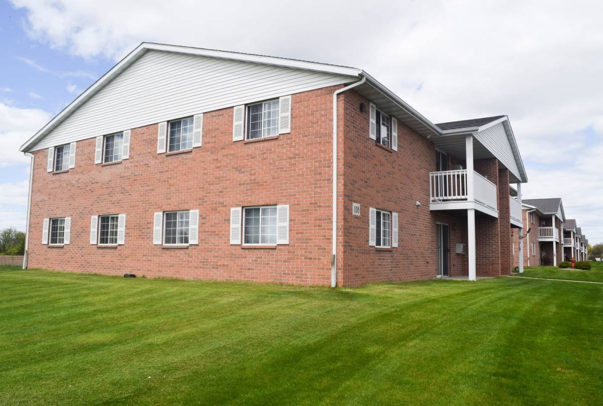 Apartment for rent at 100, 102, 104, 106 & 108 W Campus Dr, Clintonville, WI 54929
