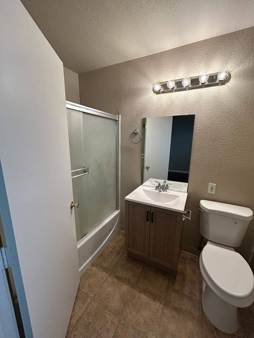 Apartment for rent at 511 - 517 E Pine St, Lodi, CA 95240