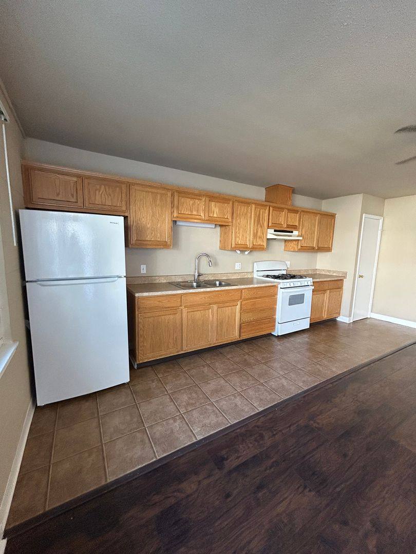 Apartment for rent at 511 - 517 E Pine St, Lodi, CA 95240