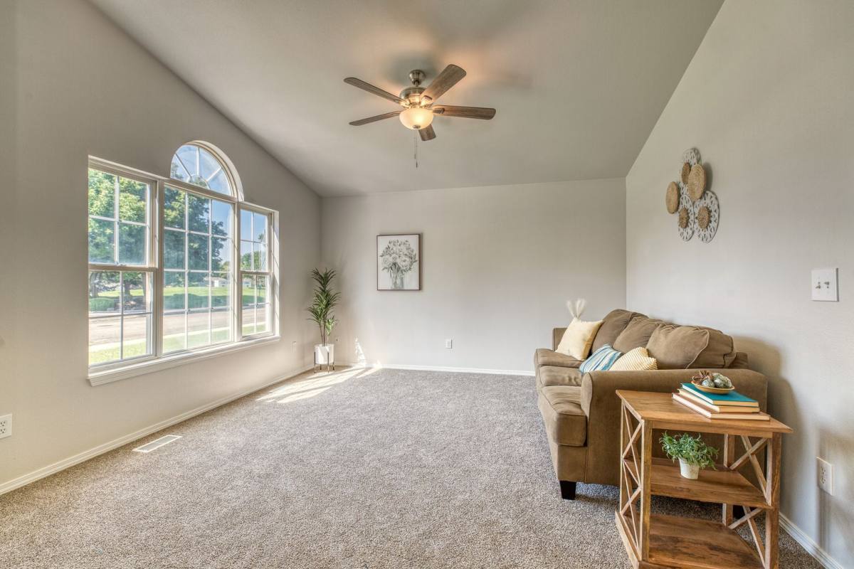 House for rent at 1938 E Birchwood Dr, Eagle, ID 83616