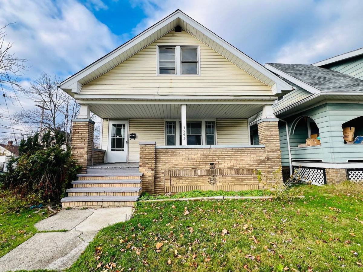 Apartment for rent at 3542 W 119th St, Cleveland, OH 44111