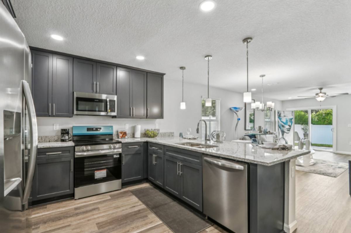 Townhouse for rent at 1374 Lakeshore Blvd, Jacksonville, FL 32205
