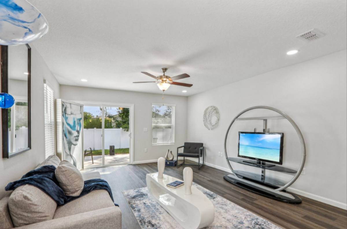 Townhouse for rent at 1374 Lakeshore Blvd, Jacksonville, FL 32205