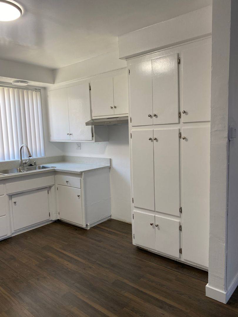Apartment for rent at 1546 S Gramercy Place, Los Angeles, CA 90019