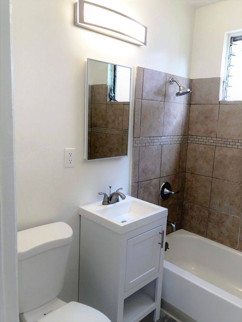 Apartment for rent at 1546 S Gramercy Place, Los Angeles, CA 90019