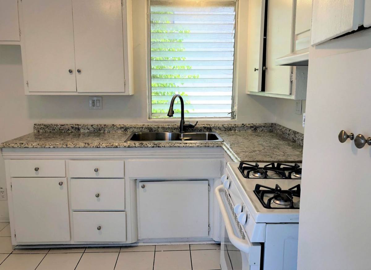Apartment for rent at 1546 S Gramercy Place, Los Angeles, CA 90019