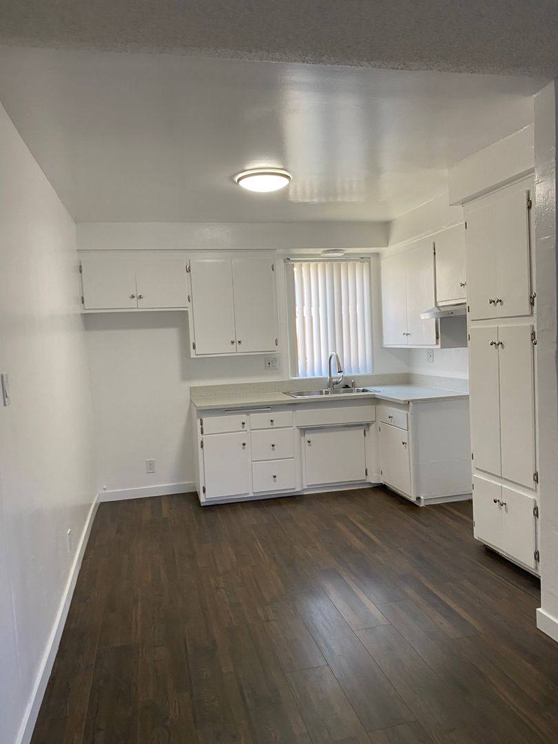 Apartment for rent at 1546 S Gramercy Place, Los Angeles, CA 90019