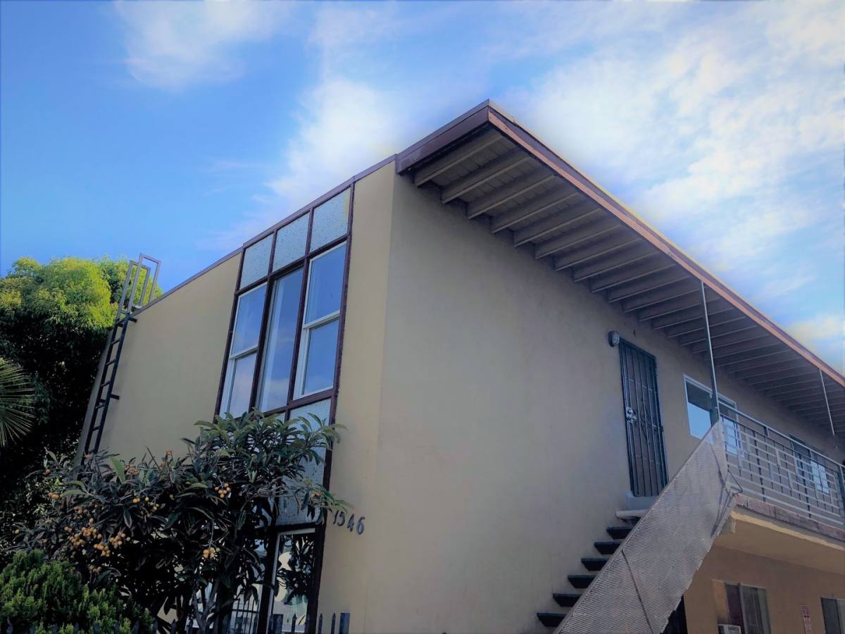 Apartment for rent at 1546 S Gramercy Place, Los Angeles, CA 90019