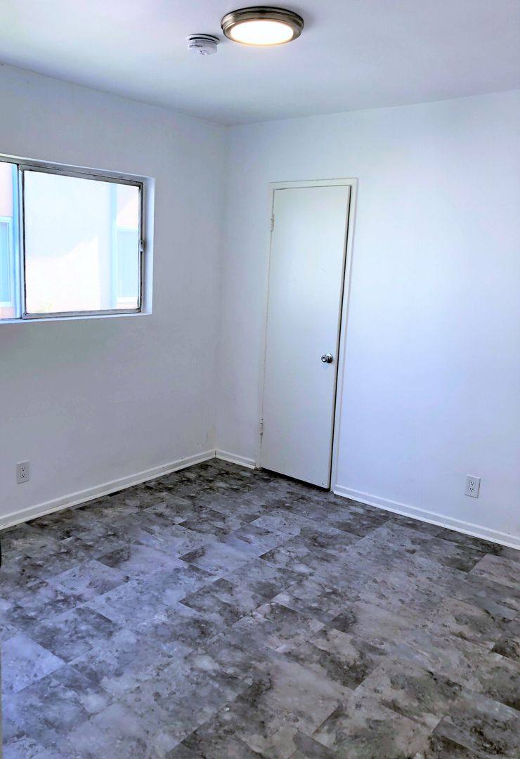 Apartment for rent at 1546 S Gramercy Place, Los Angeles, CA 90019