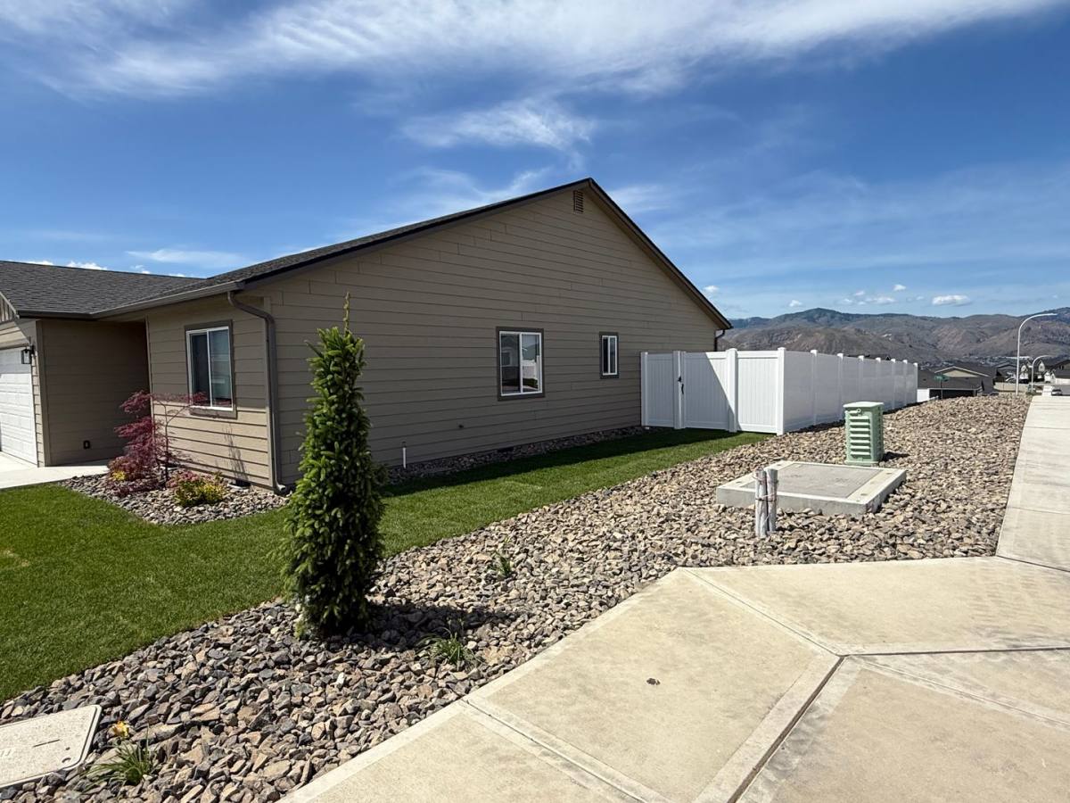 House for rent at 310 S Newton Ave, East Wenatchee, WA 98802