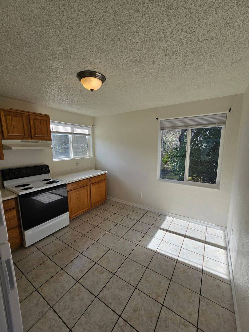 House for rent at 3286 Sycamore Way, Medford, OR 97504