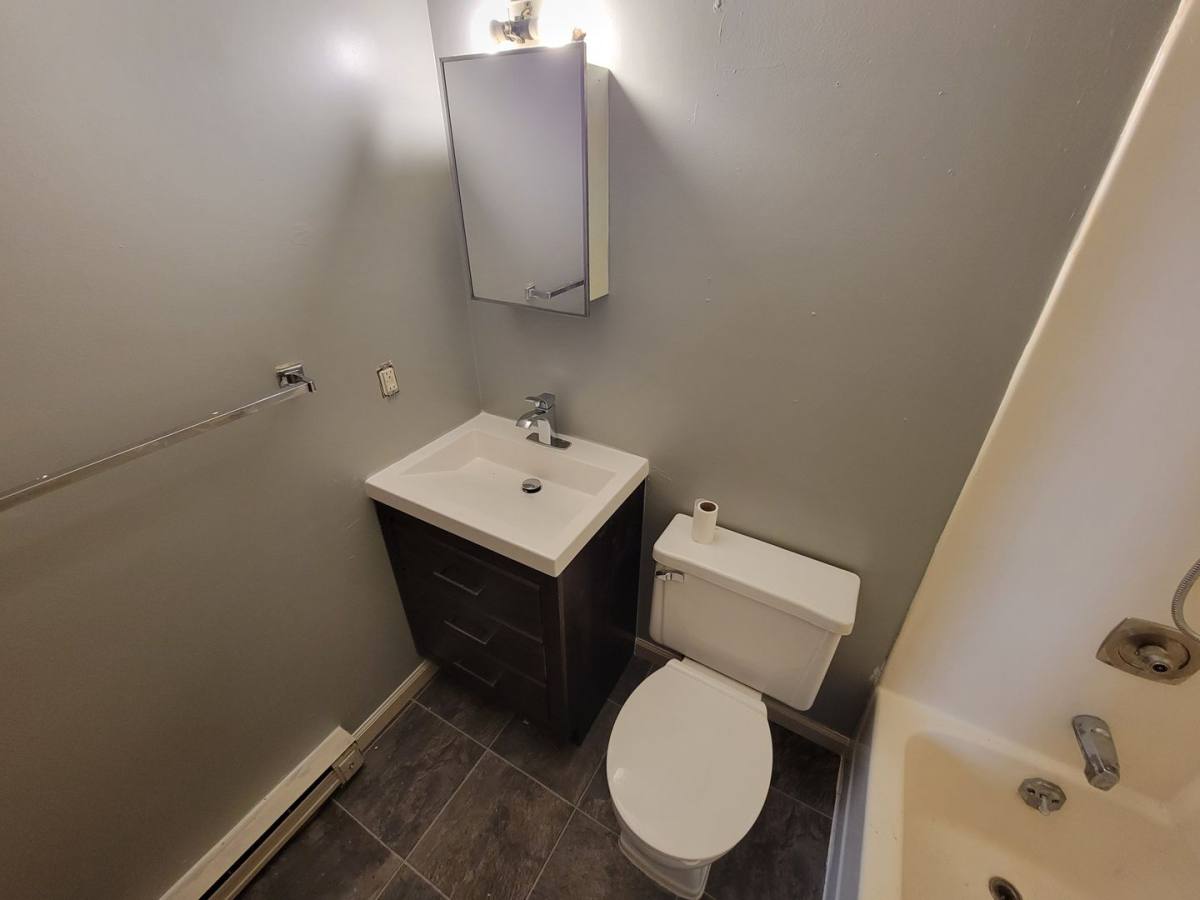 Apartment for rent at 1526 E Superior St #4, Duluth, MN 55812