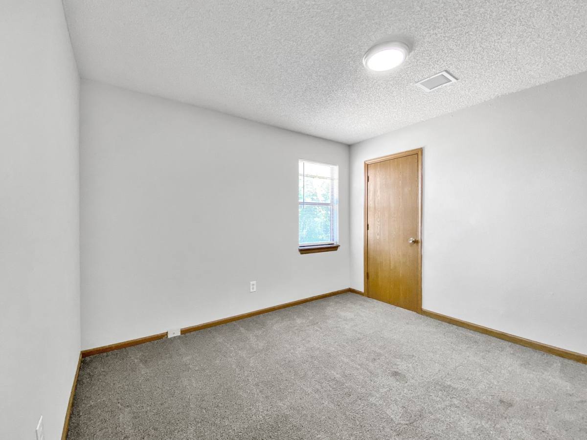 Townhouse for rent at 8710 NW 82nd Terrace, Kansas City, MO 64152