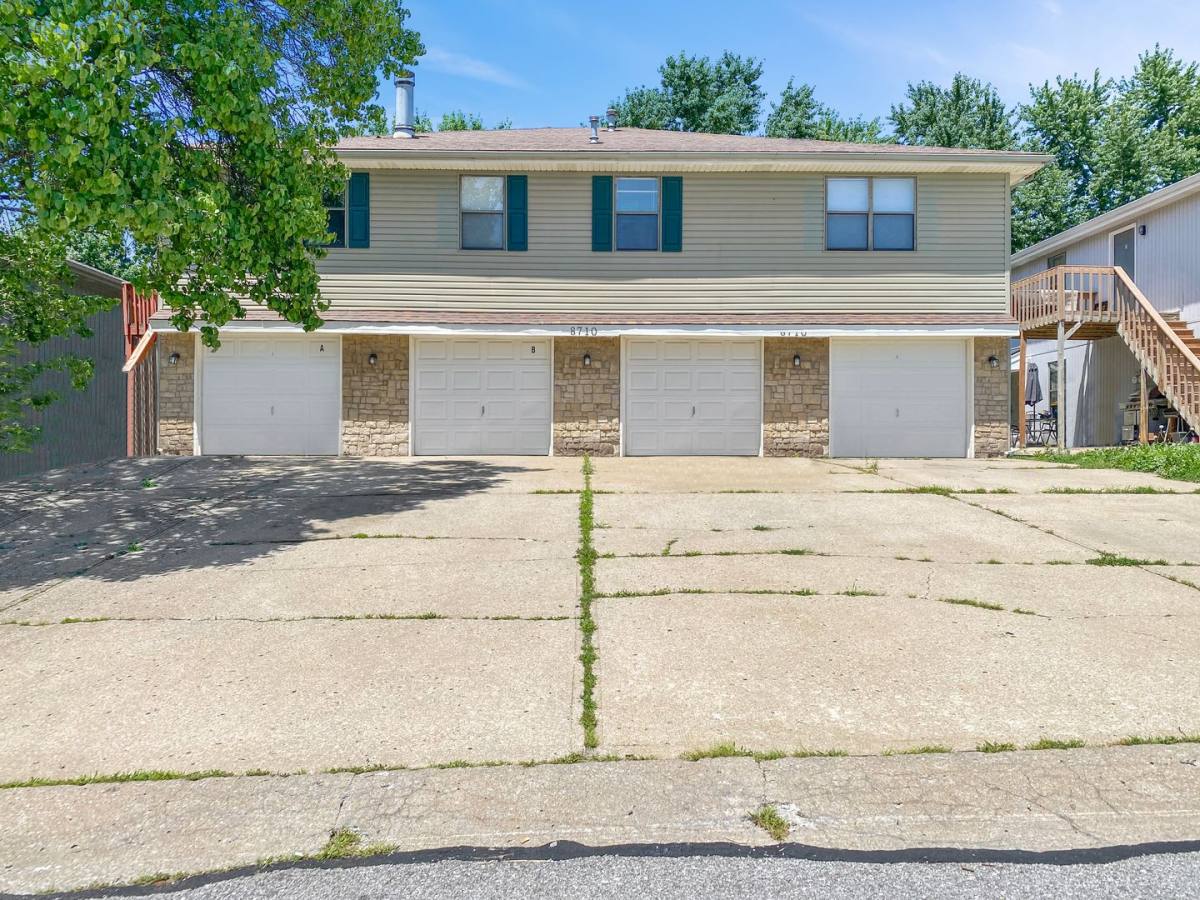 Townhouse for rent at 8710 NW 82nd Terrace, Kansas City, MO 64152