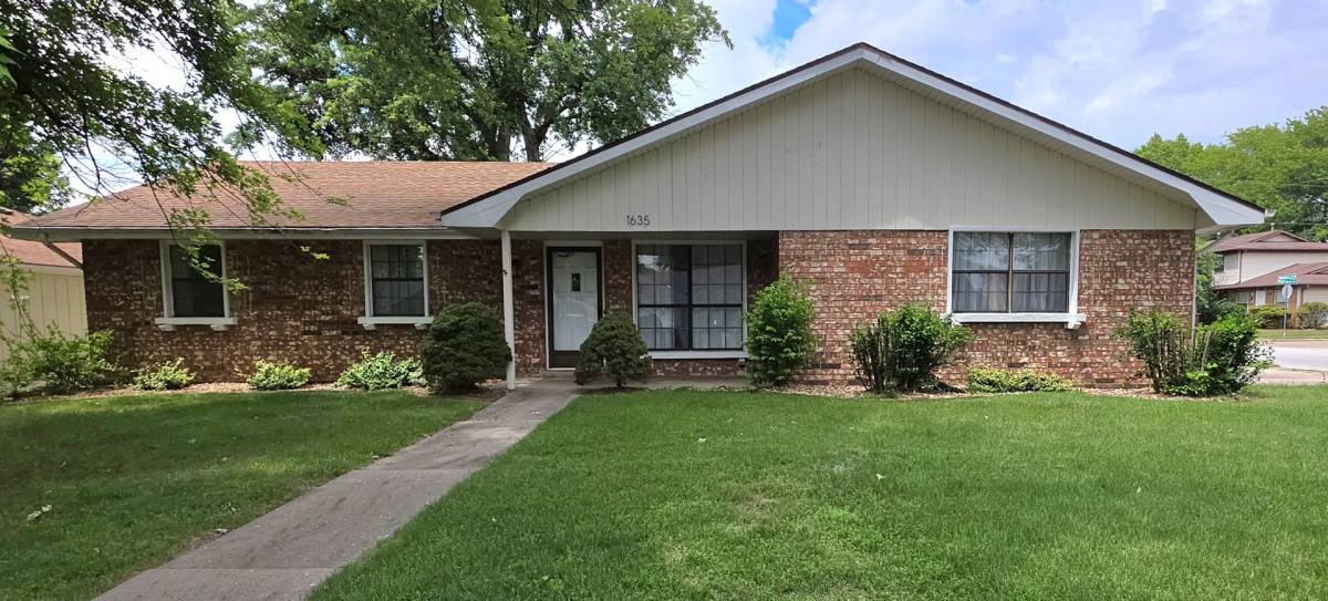 House for rent at 1635 E Hanover, Springfield, MO 65807