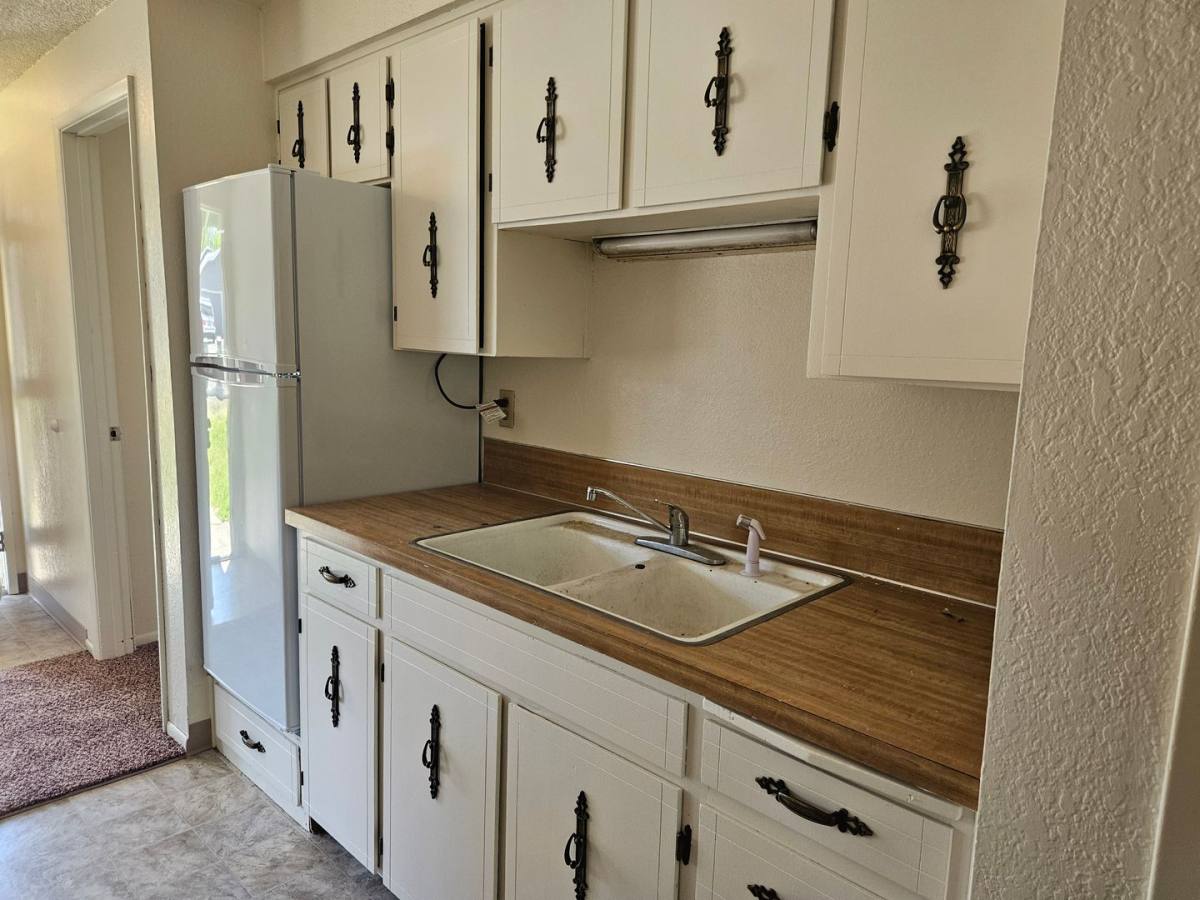 Apartment for rent at 104 06 08 10 N Church St, Phoenix, OR 97535