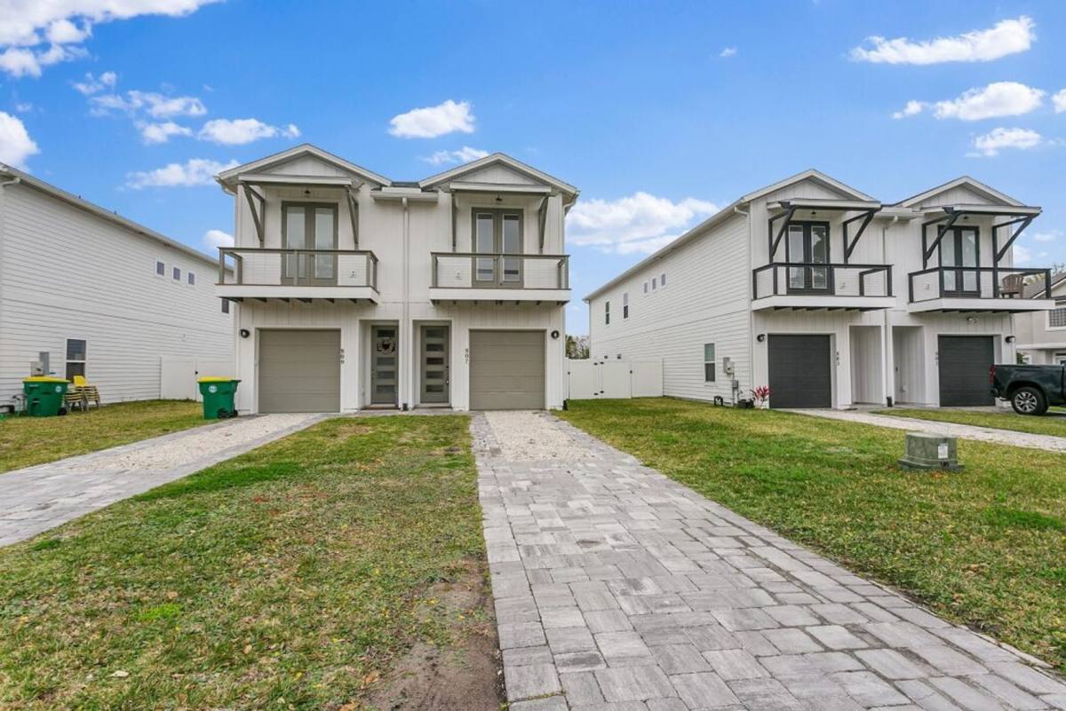 Townhouse for rent at 807 7th Ave S, Jacksonville Beach, FL 32250