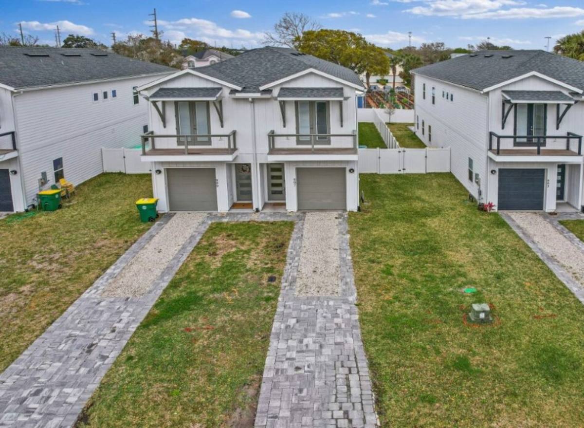 Townhouse for rent at 807 7th Ave S, Jacksonville Beach, FL 32250