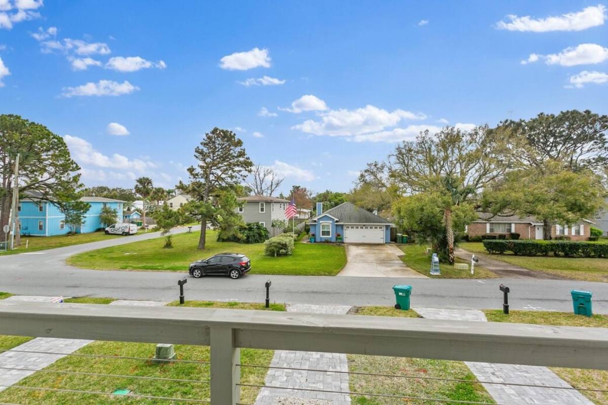 Townhouse for rent at 807 7th Ave S, Jacksonville Beach, FL 32250