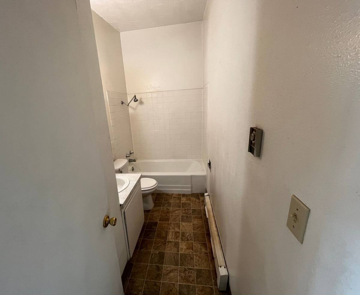 Apartment for rent at 1635 W Pheasant St, Moses Lake, WA 98837