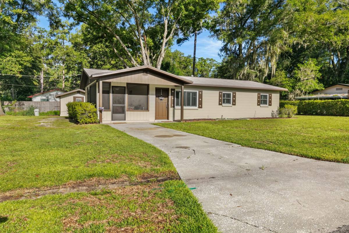 House for rent at 1518 NW 39th St, Gainesville, FL 32605