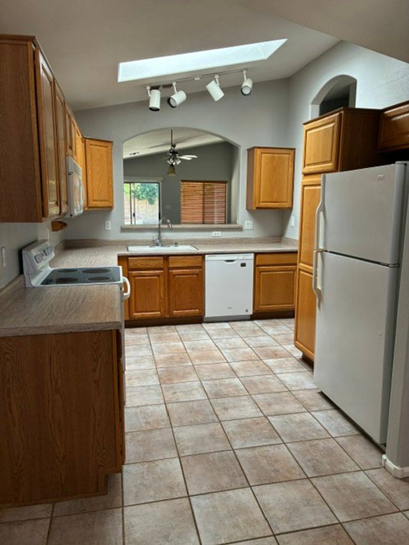 House for rent at 529 E Cantebria Dr, Gilbert, AZ 85296