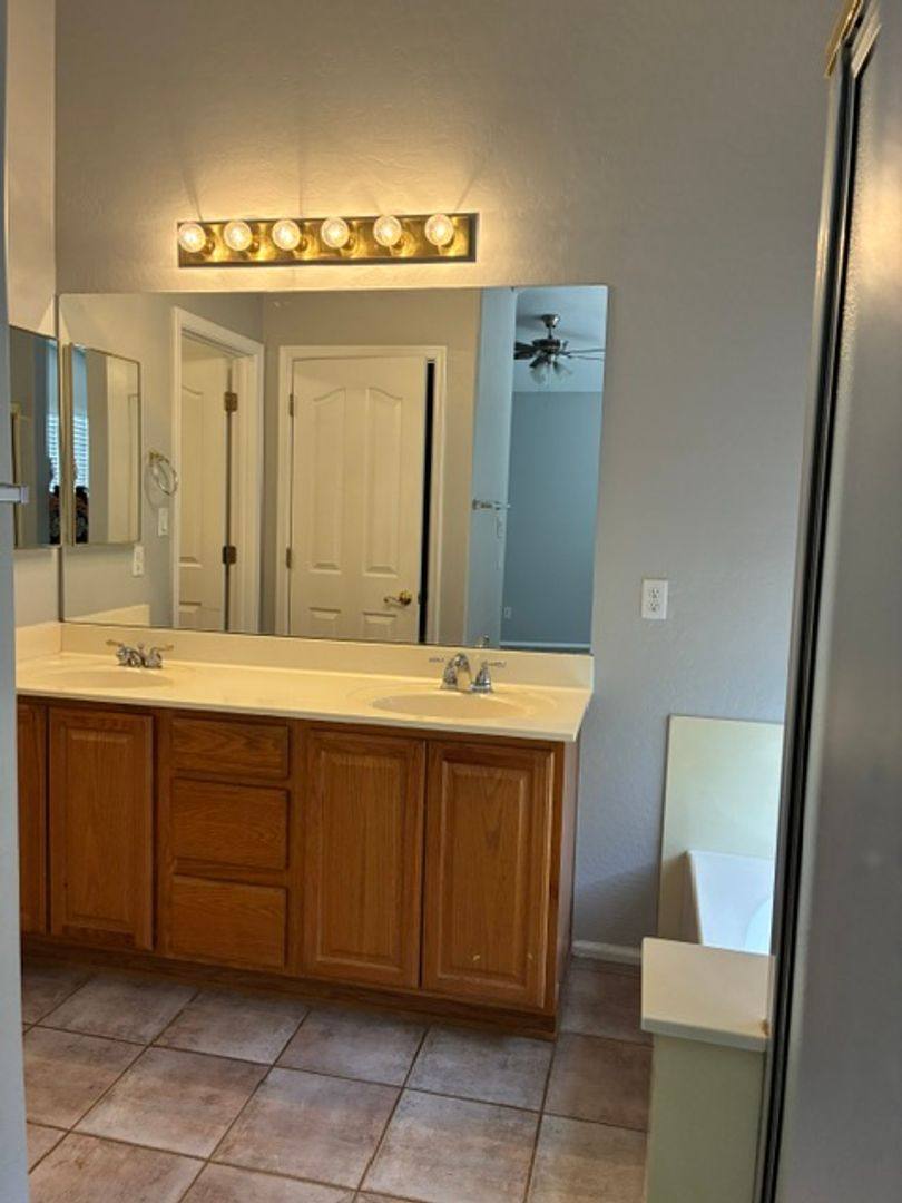 House for rent at 529 E Cantebria Dr, Gilbert, AZ 85296