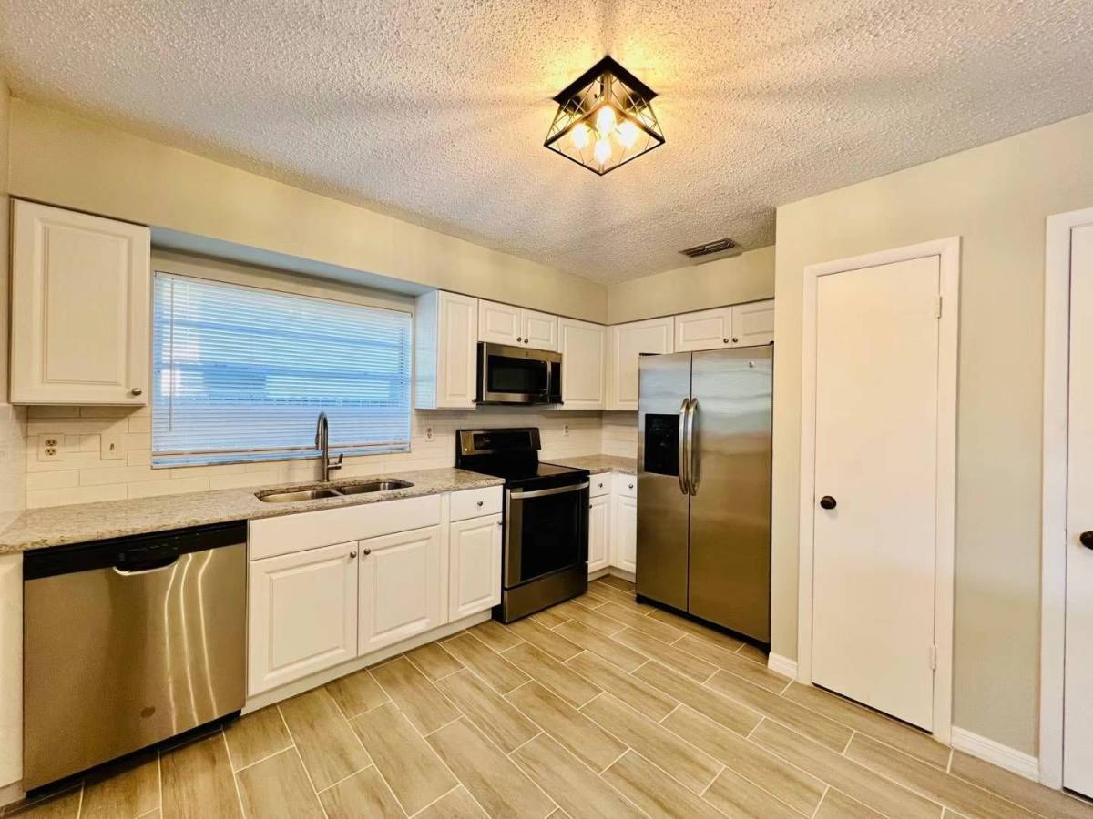 House for rent at 1610 Palm Leaf Dr, Brandon, FL 33510
