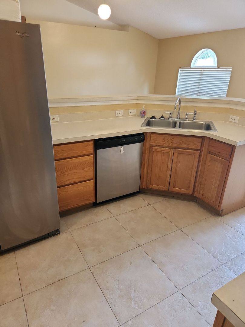 House for rent at 1411 S Mary St, Eustis, FL 32726