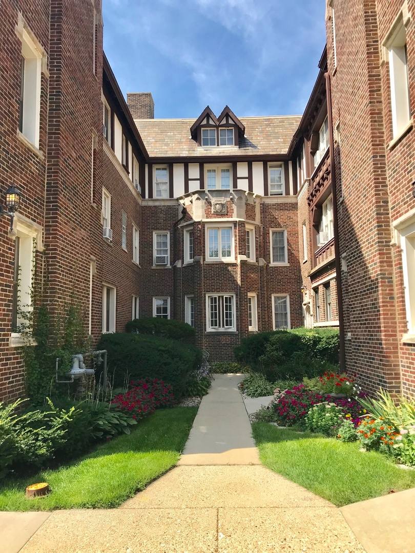 Apartment for rent at 460 Winnetka Ave, Winnetka, IL 60093