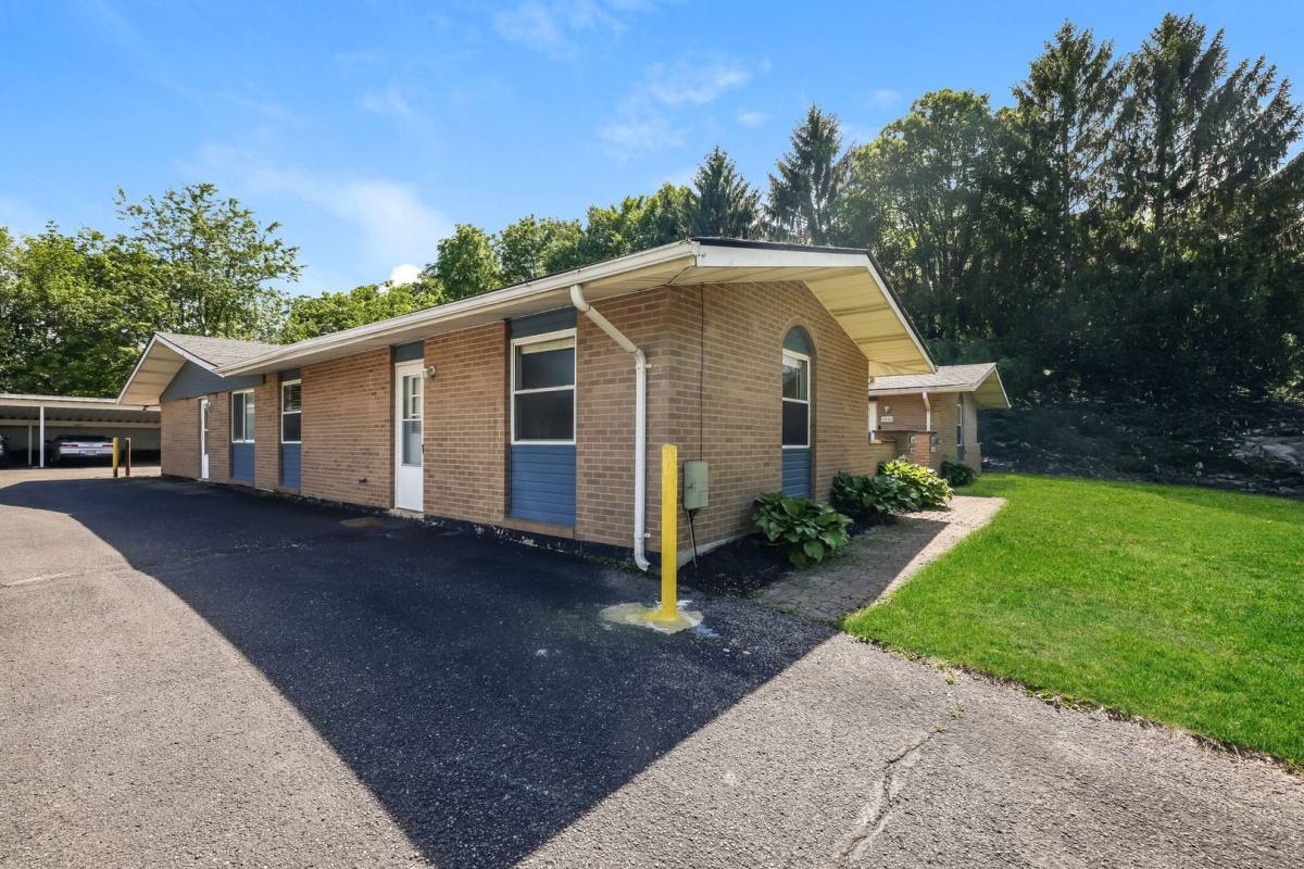 Apartment for rent at 2400-2406 Red Coach Dr, Springfield, OH 45503