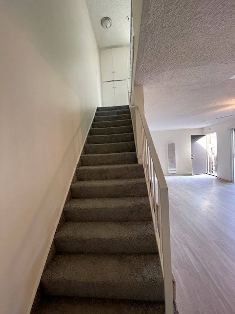 Apartment for rent at 1011 W Angeleno Ave, Burbank, CA 91506