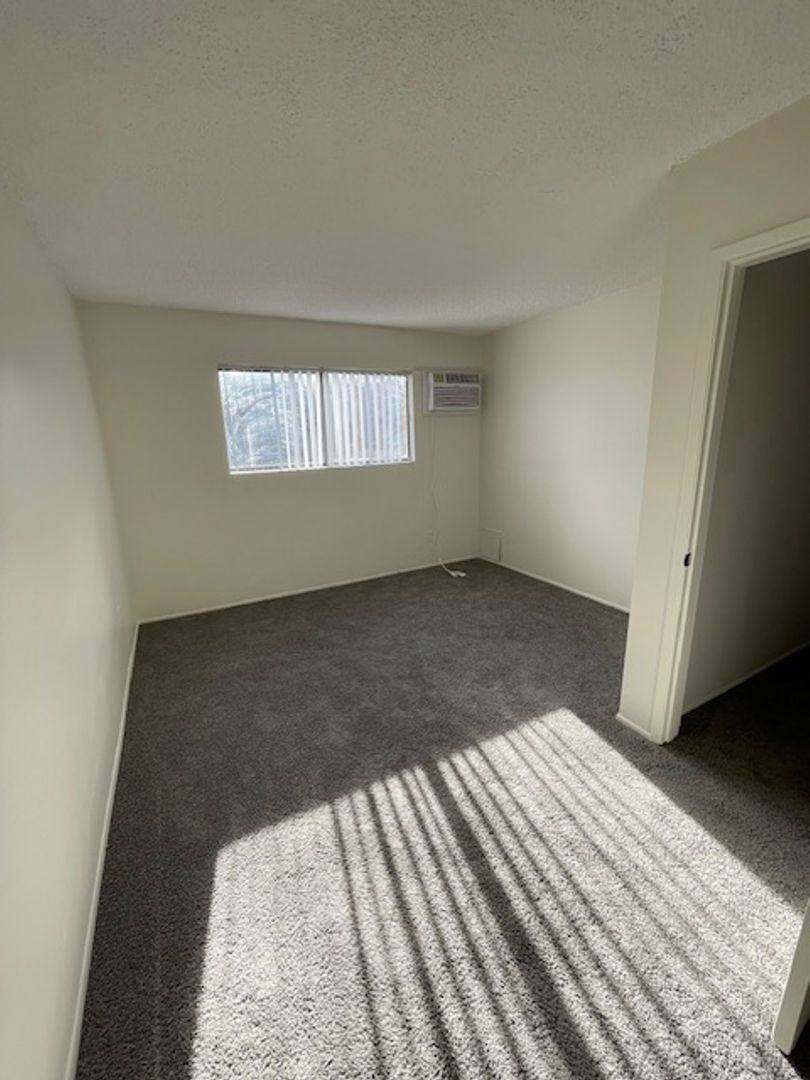 Apartment for rent at 1011 W Angeleno Ave, Burbank, CA 91506