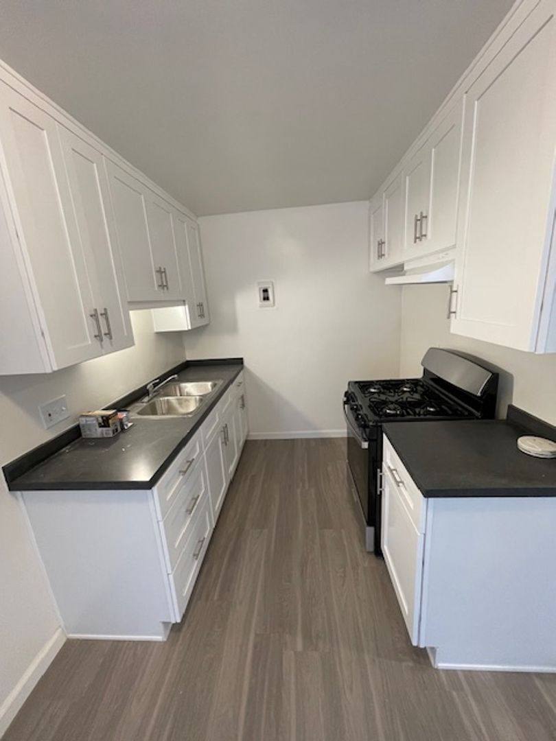 Apartment for rent at 1011 W Angeleno Ave, Burbank, CA 91506