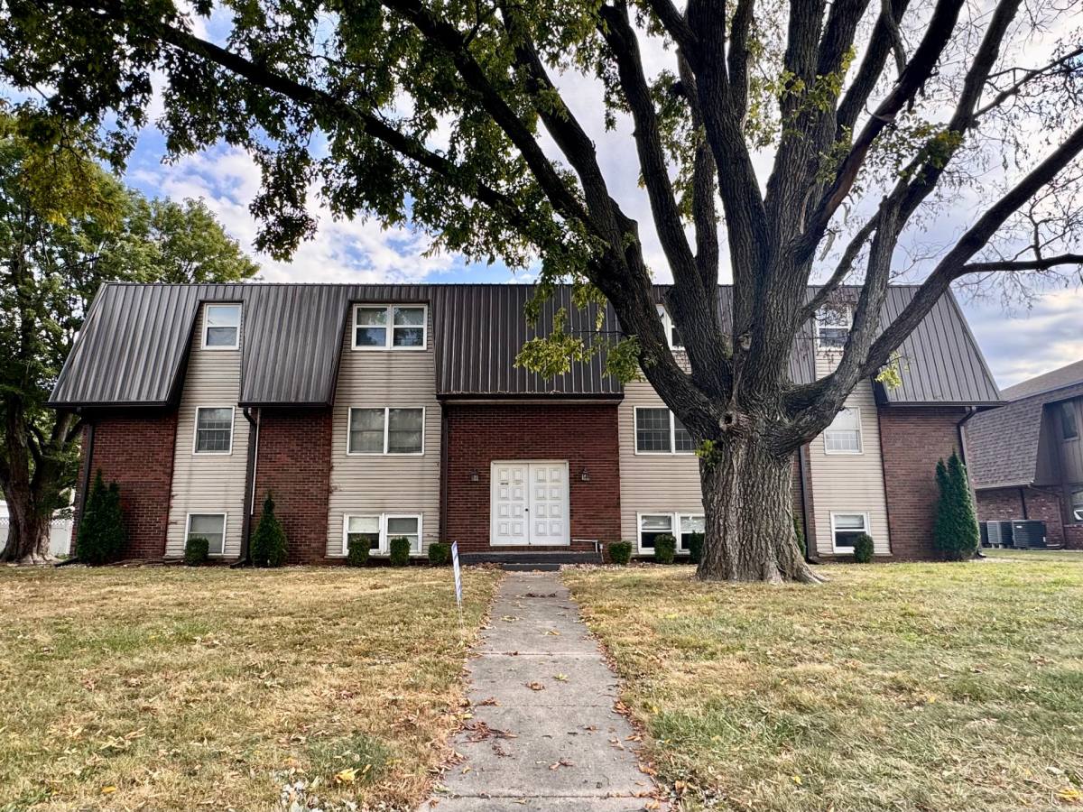 Apartment for rent at 509 513 Charleston Ave, Mattoon, IL 61938
