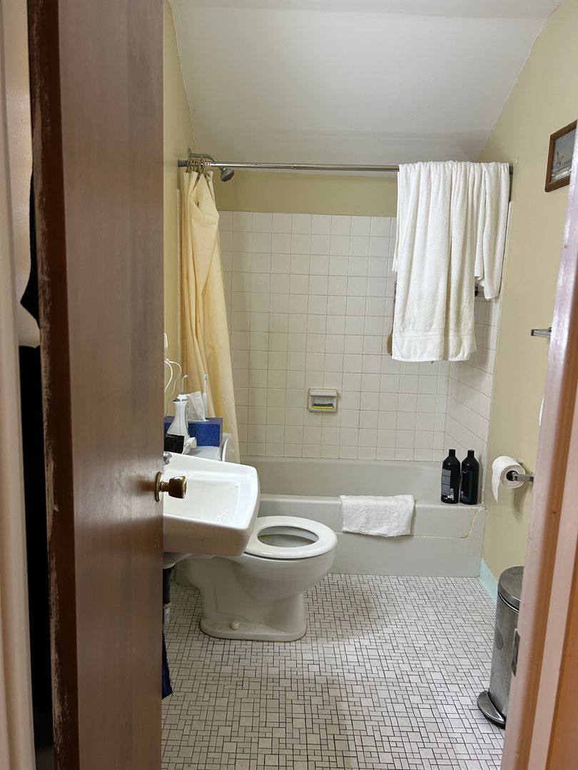 Apartment for rent at 35 Lawrence St, Oswego, NY 13126