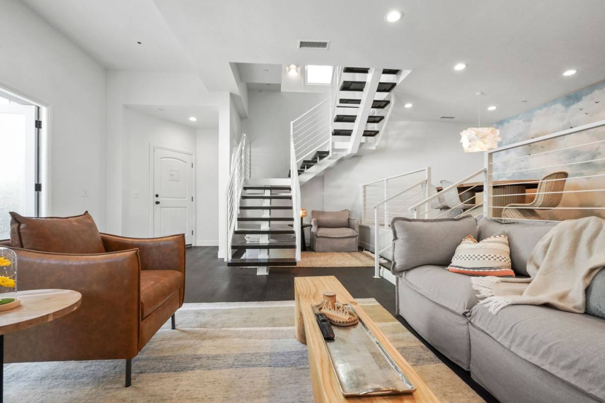 House for rent at 9842 Portola Dr, Beverly Hills, CA 90210