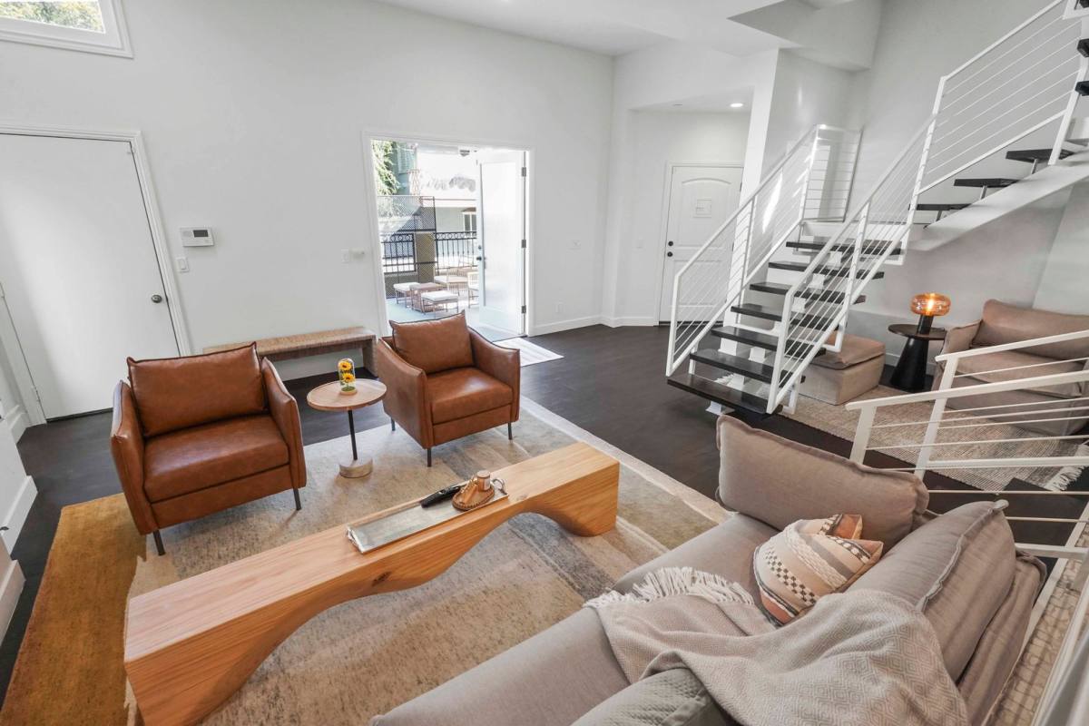 House for rent at 9842 Portola Dr, Beverly Hills, CA 90210