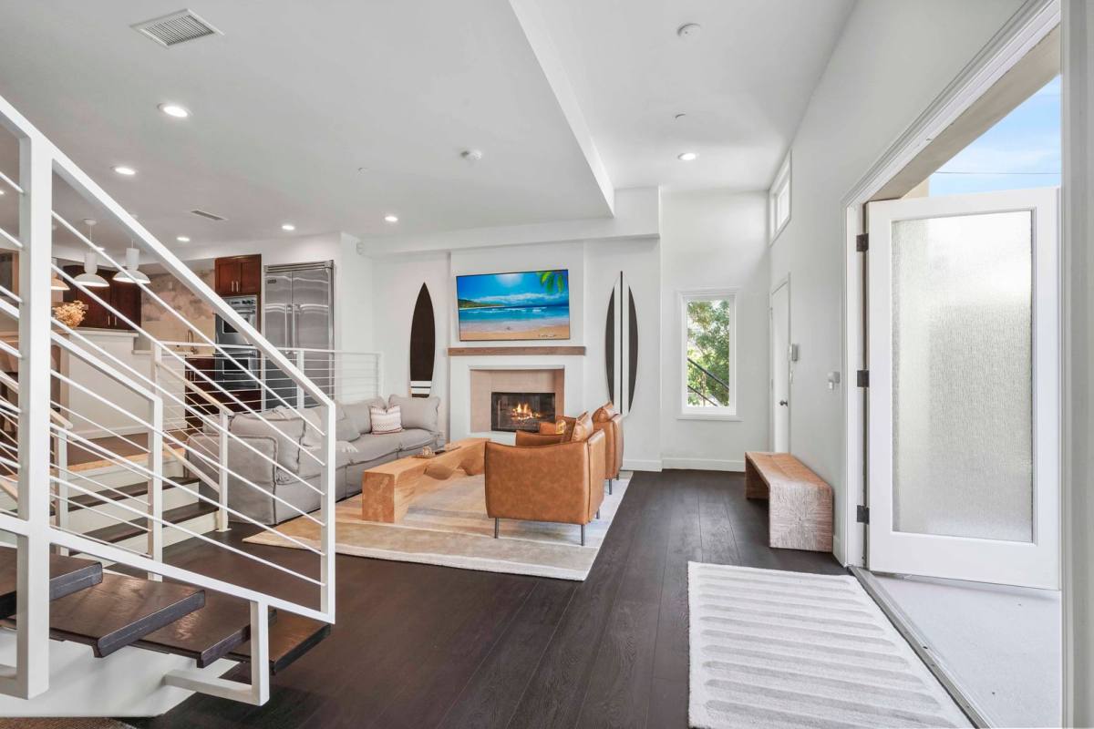 House for rent at 9842 Portola Dr, Beverly Hills, CA 90210