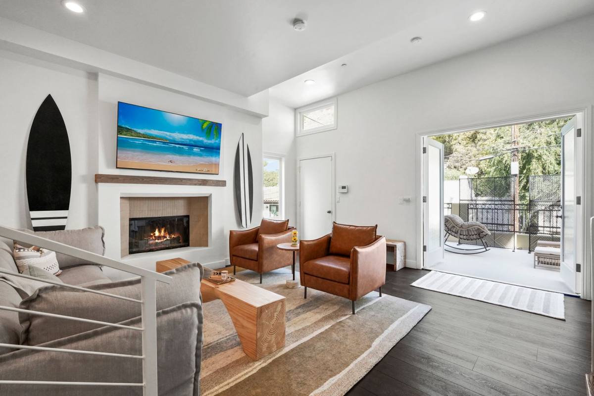 House for rent at 9842 Portola Dr, Beverly Hills, CA 90210