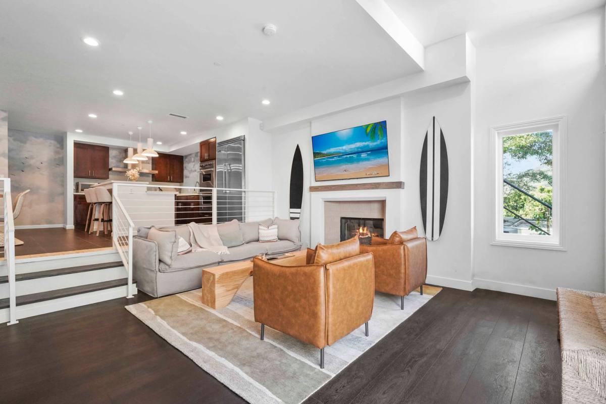 House for rent at 9842 Portola Dr, Beverly Hills, CA 90210