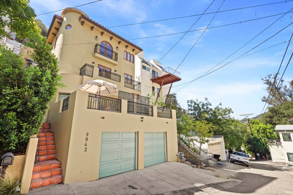 House for rent at 9842 Portola Dr, Beverly Hills, CA 90210