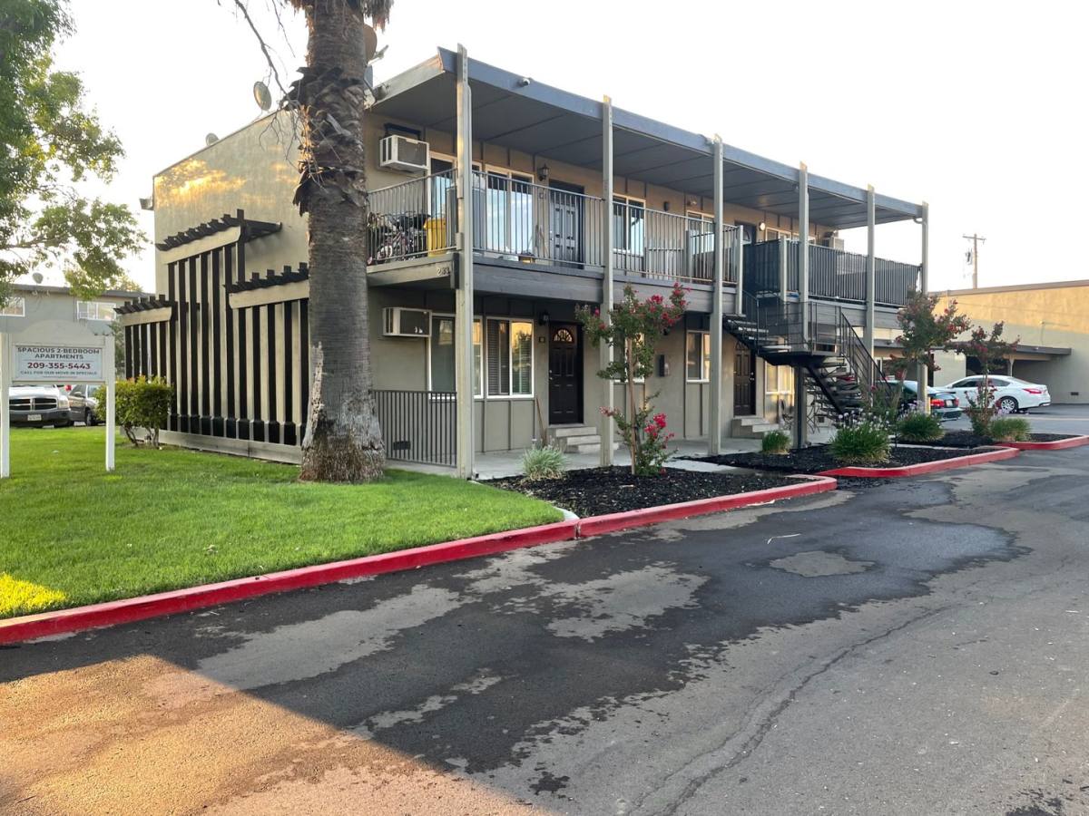 Apartment for rent at 133 W I St, Los Banos, CA 93635